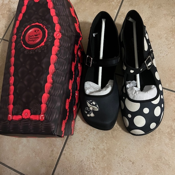 Chocolaticas Black Moosh flat shoes - Picture 1 of 3